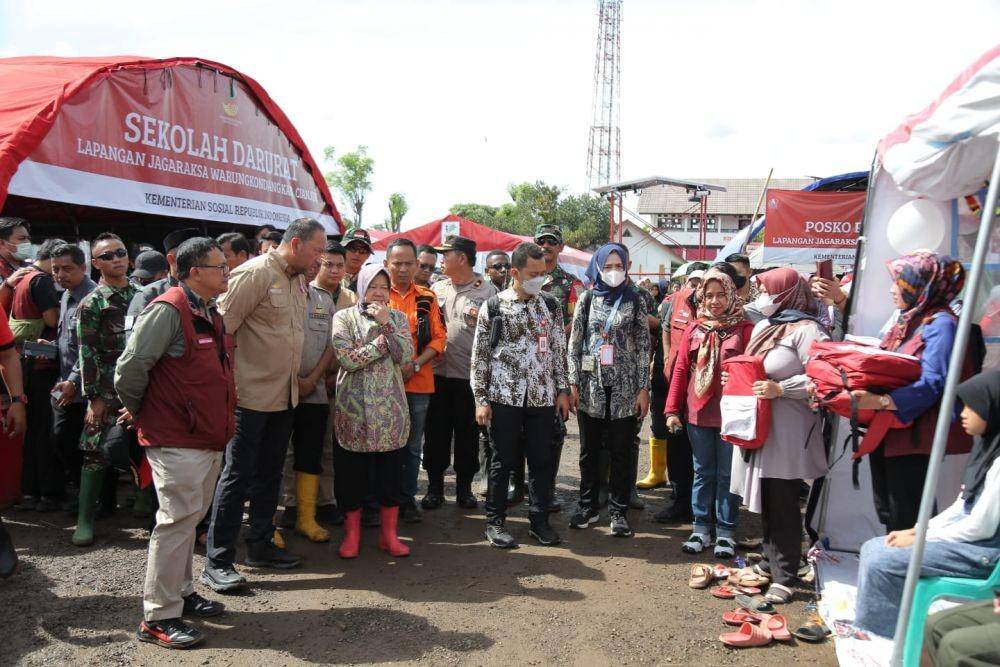 Mensos Risma salurkan bantuan Cianjur/ dok Humas