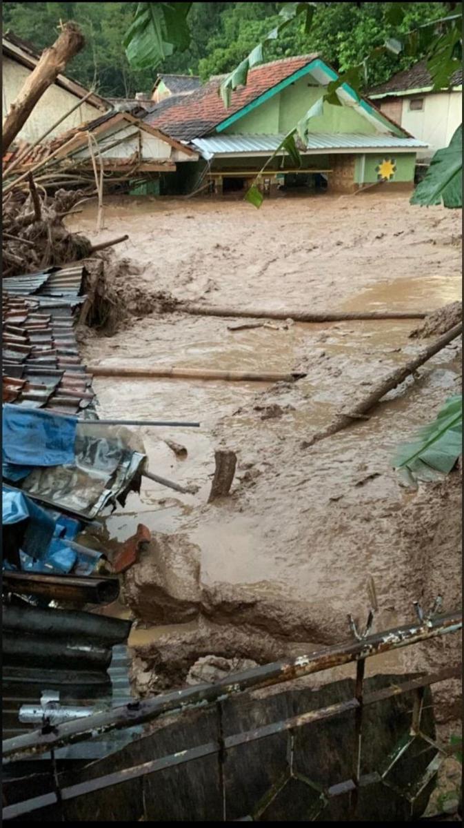 Banjir Lumpur Gunung Geulis Terjang Dua Dusun di Kabupaten Sumedang