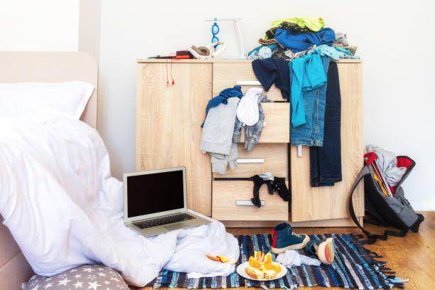 ilustrasi kamar tidur berantakan (istockphoto.com/Natallia Ramanouskaya)