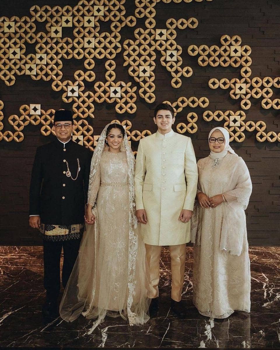 Busana Ibu di Pernikahan Anaknya (instagram.com/khanaan.official)