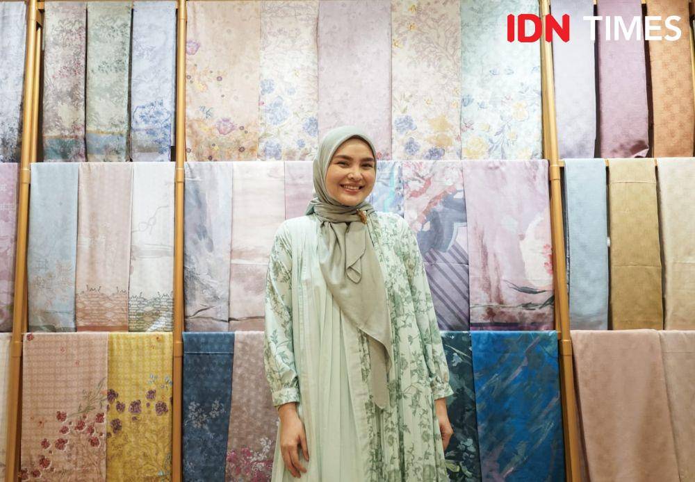 RiaMiranda membuka gerai baru di Sun Plaza Medan, Sabtu (17/12/2022). (IDN Times/Prayugo Utomo)