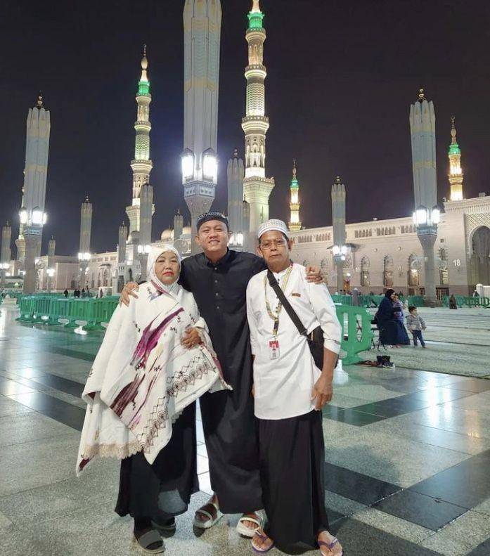 Caknan umrah (instagram.com/denny_caknan)