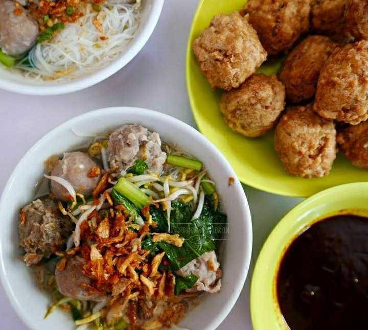 Baso Arief (instagram.com/kemanamanamakan)