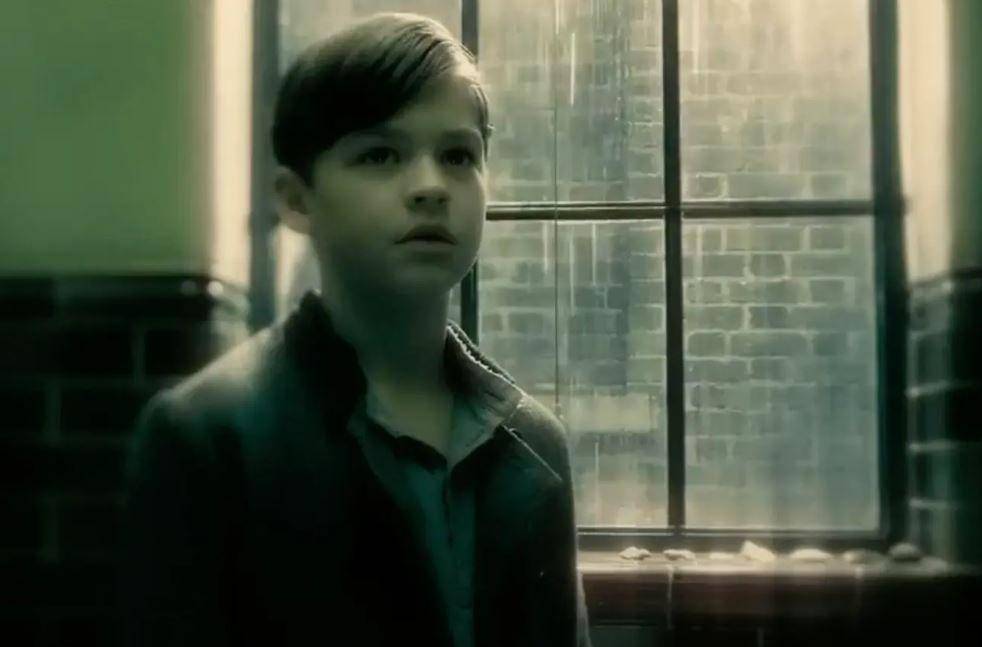 Tom Riddle kecil (dok. Warner Bros./Harry Potter and the Half Blood Prince)