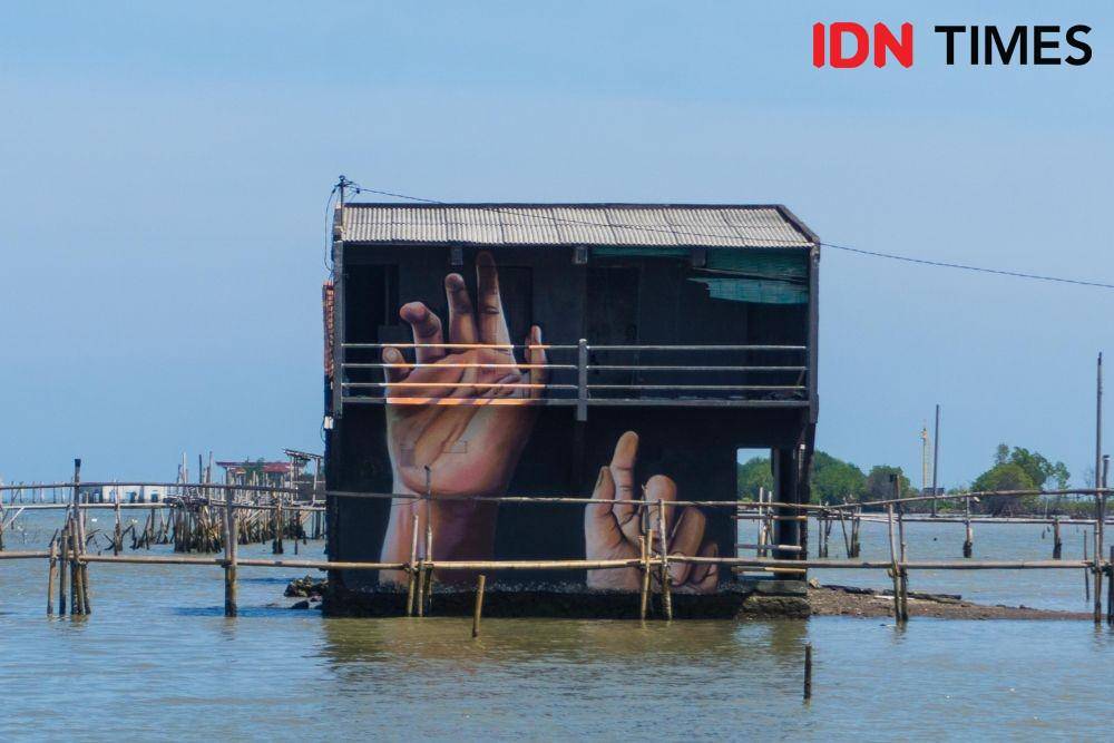 Salah satu karya seni dari Brebes Artdictive di pameran Penta K Labs IV di Semarang, Minggu (18/12/2022) (IDN Times/Dhana Kencana)