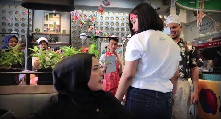 potret Indira Kalistha jajal Karen's Dinner (youtube.com/INDIRA KALISTHA)