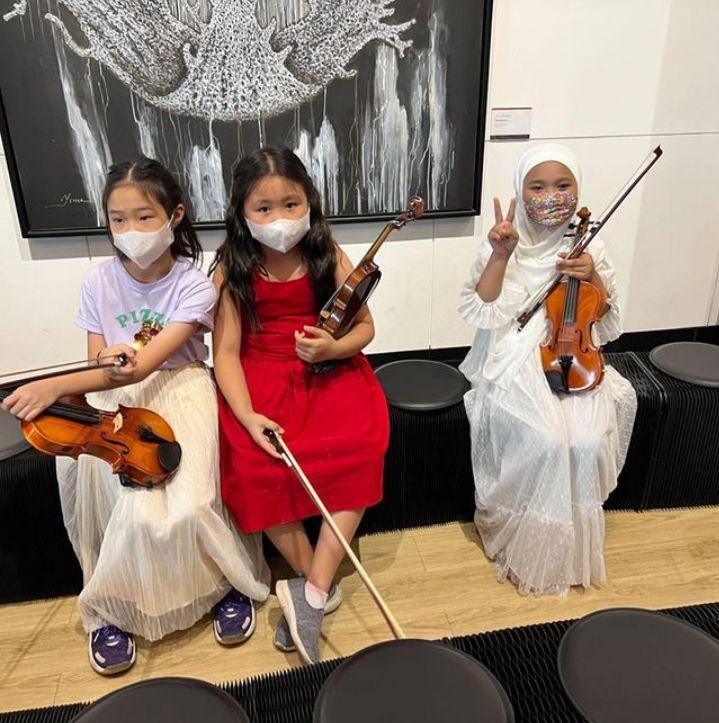 penampilan konser biola perdana Starla (instagram.com/virgoun)