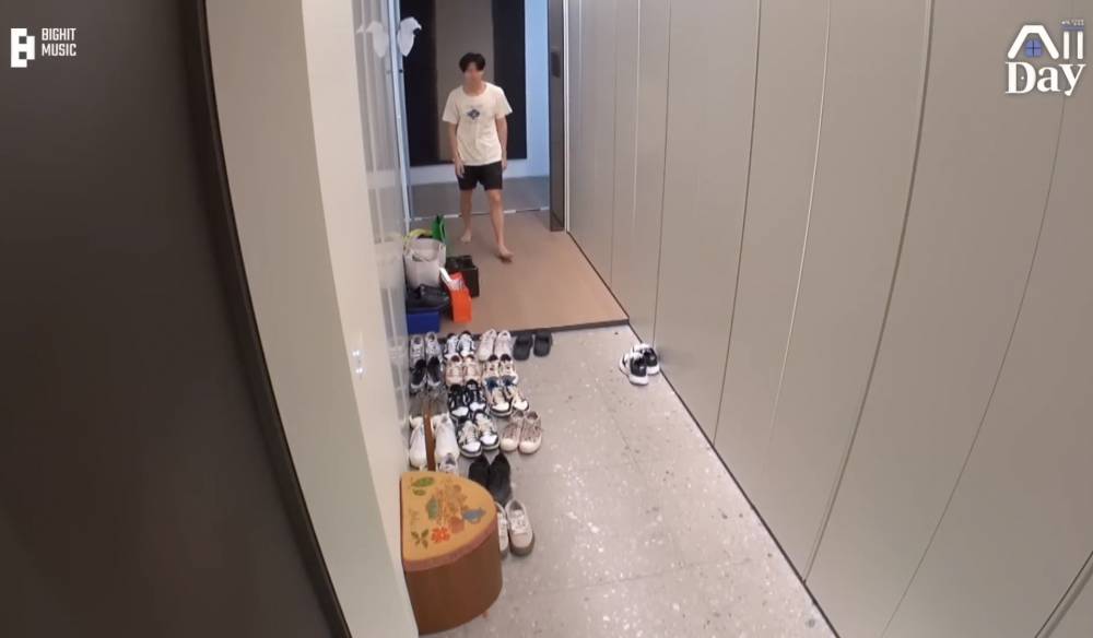 potret apartemen RM BTS (youtube.com/BANGTAN TV)