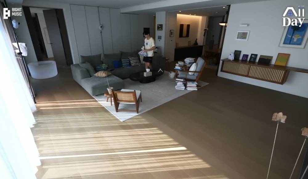potret apartemen RM BTS (youtube.com/BANGTAN TV)