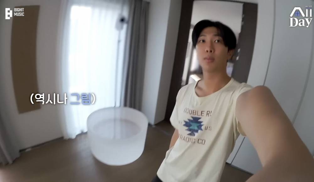 potret apartemen RM BTS (youtube.com/BANGTAN TV)
