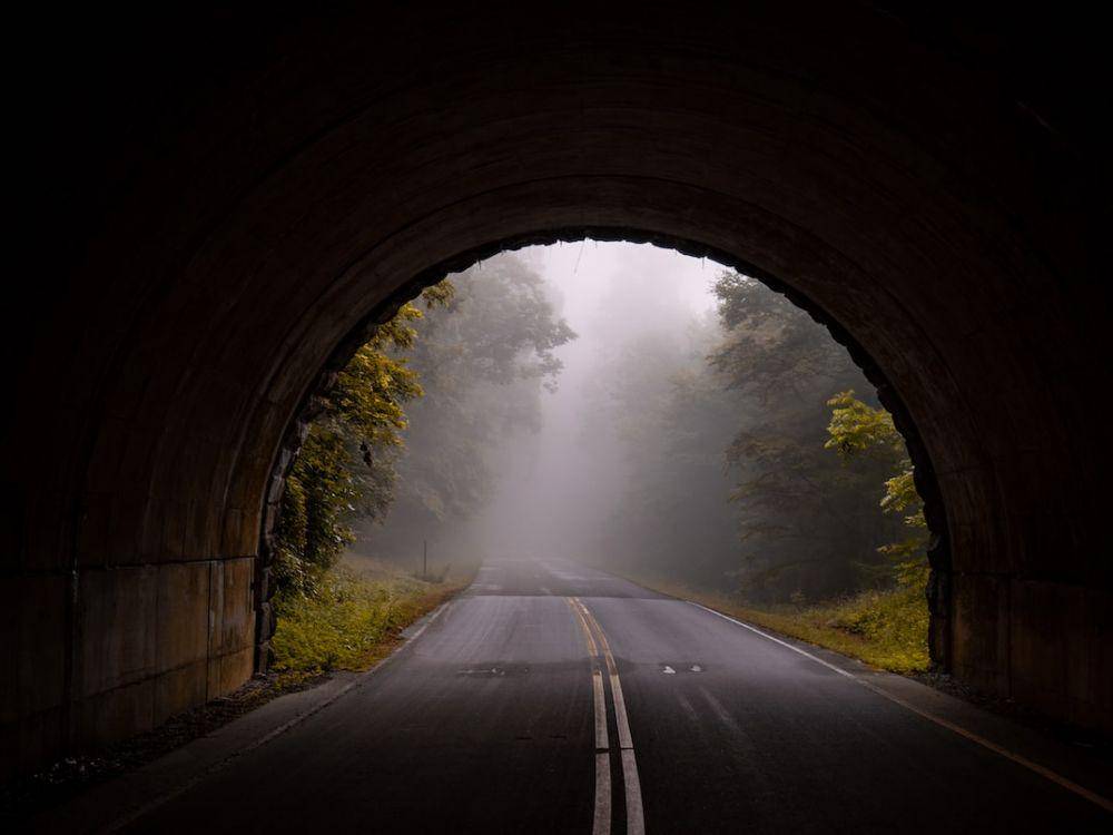 Ilustrasi terowongan. (Unsplash.com/Aaron Burden)