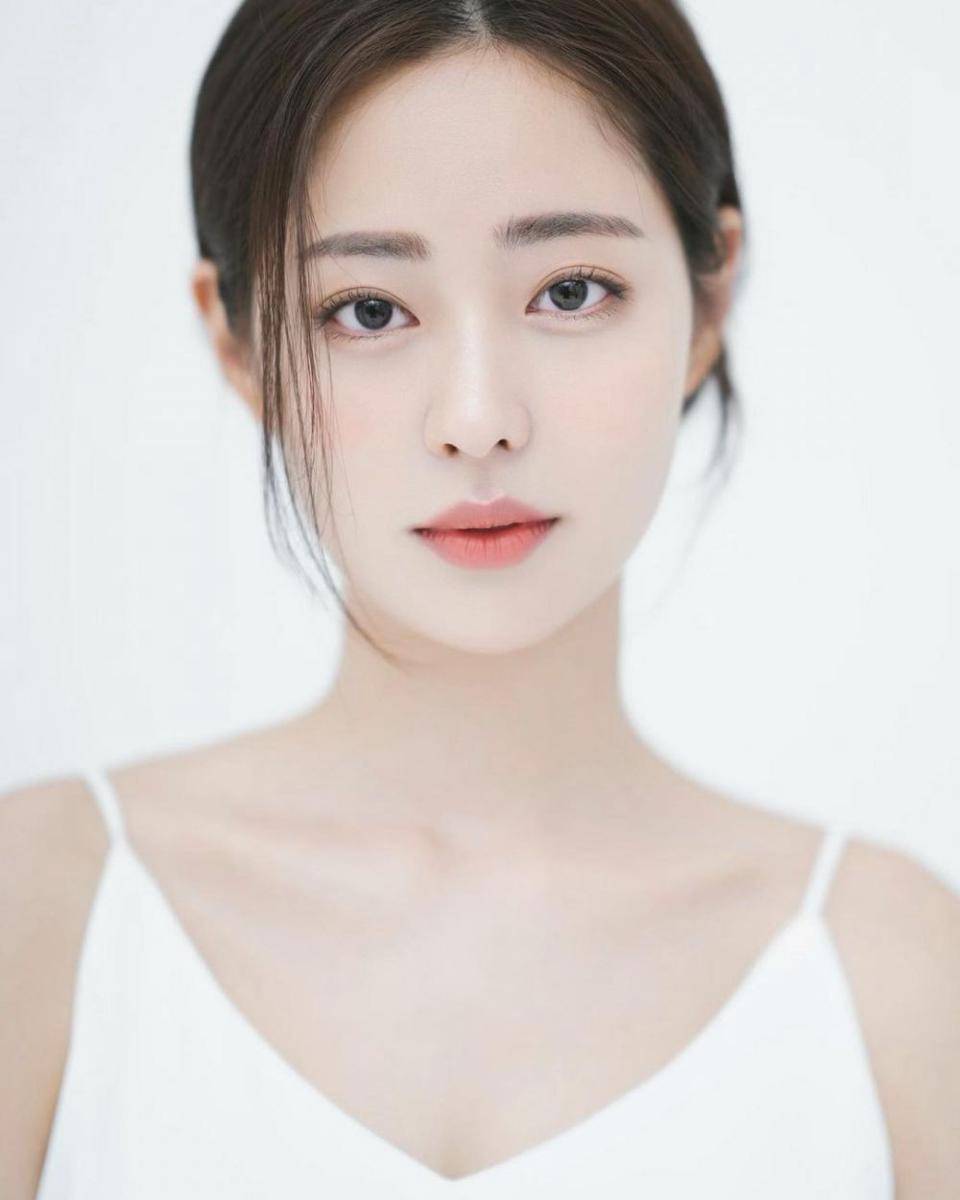 Shin Seul Ki (instagram.com/shinseulkee)