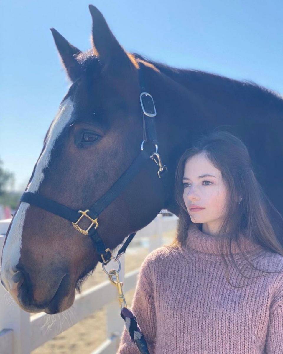 Mackenzie Foy (instagram.com/mackenziefoy)
