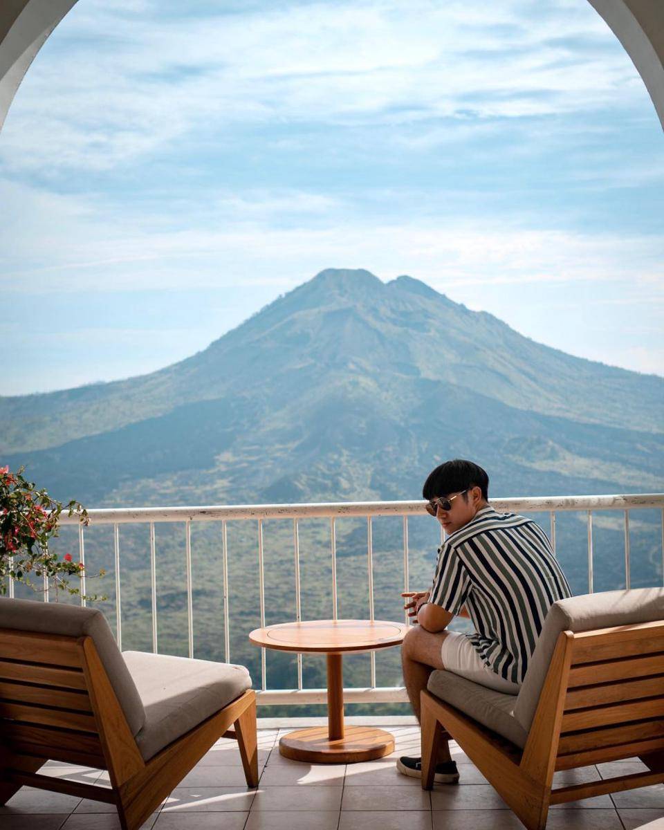 outfit liburan ala Kenny Austin (instagram.com/kennyauztin)