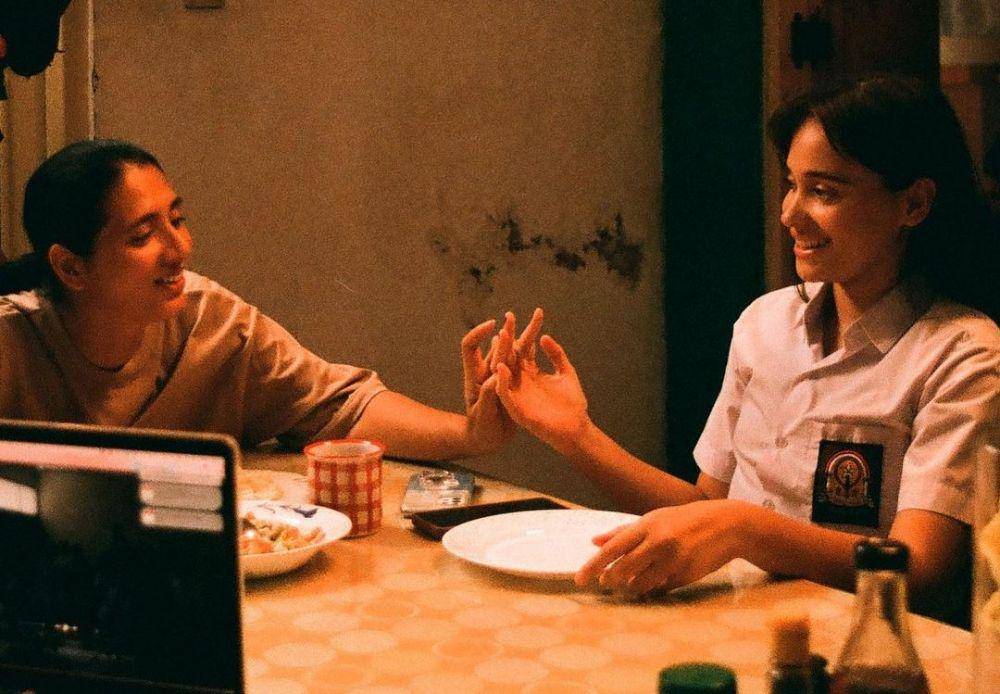 Adegan di film Like & Share (instagram.com/auroraribero)