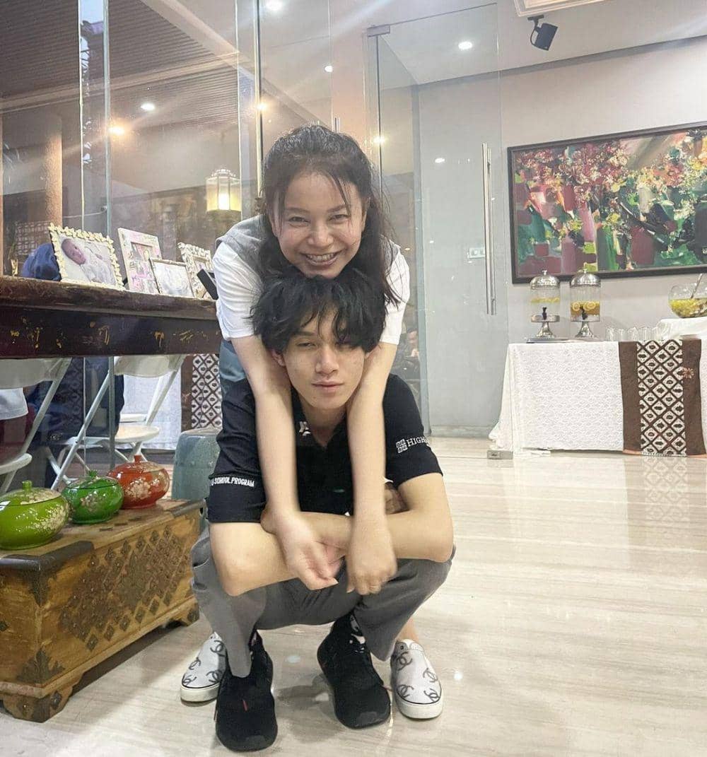 Kebersamaan Rossa dengan putranya (instagram.com/itsrossa910)