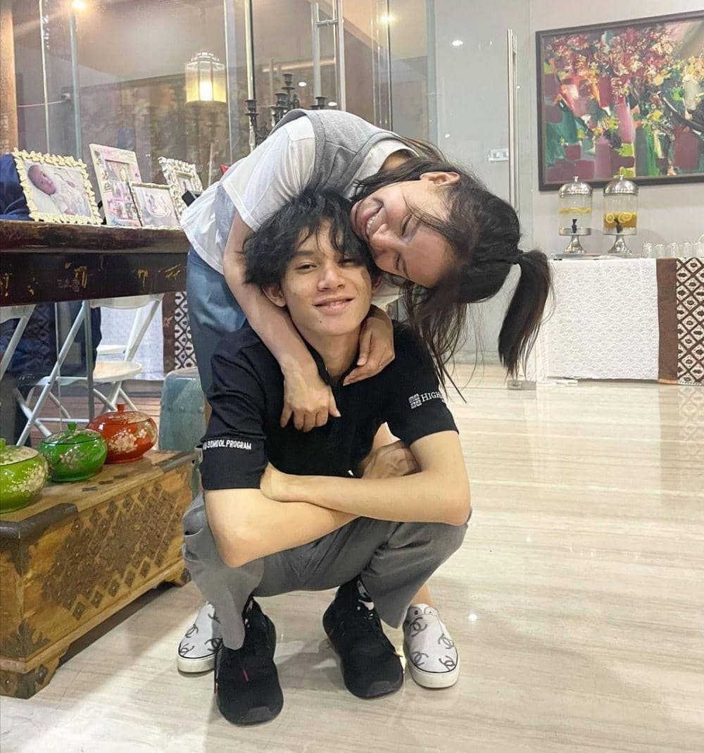Kebersamaan Rossa dengan putranya (instagram.com/itsrossa910)