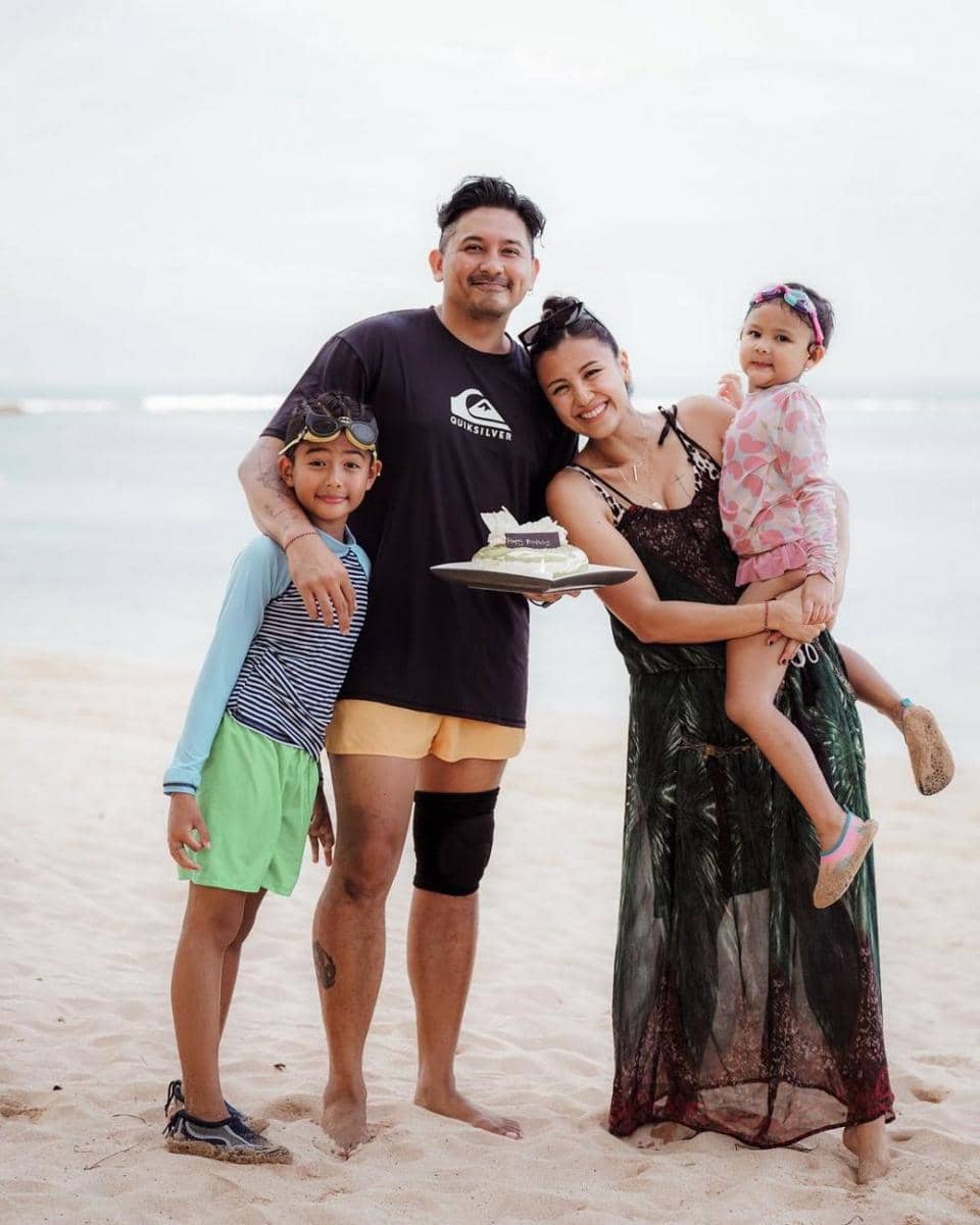 potret kejutan ulang tahun ke-38 Ryan Delon (instagram.com/mrssharena)