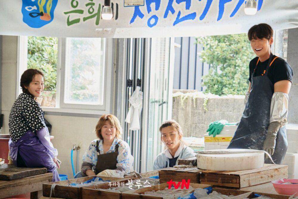 Han Ji Min, Kim Woo Bin, dan Lee Jung Eun (dok. tvN/Our Blues)
