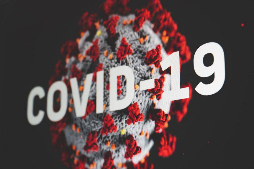 COVID-19 masih menjangkiti banyak negara, tapi kondisinya dikabarkan mulai mereda. (unsplash.com/Martin Sanchez)