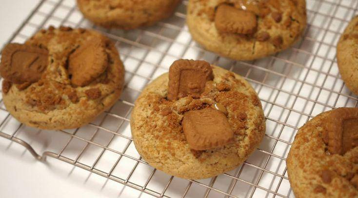 ilustrasi biscoff thumbprint cookies (YouTube.com/ Cookies and Cravings)