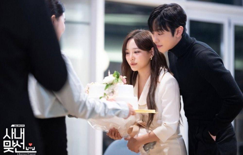 Kim Se Jeong dan Ahn Hyo Seop di Business Proposal (dok. SBS/Business Proposal)