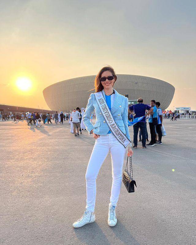 Potret Miss Universe Argentina 2022 Barbara Cabrera Nonton Piala Dunia di Qatar (Instagram.com/barbaracabrera.ok)