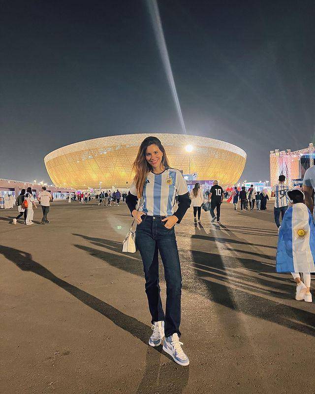 Potret Miss Universe Argentina 2022 Barbara Cabrera Nonton Piala Dunia di Qatar (Instagram.com/barbaracabrera.ok)