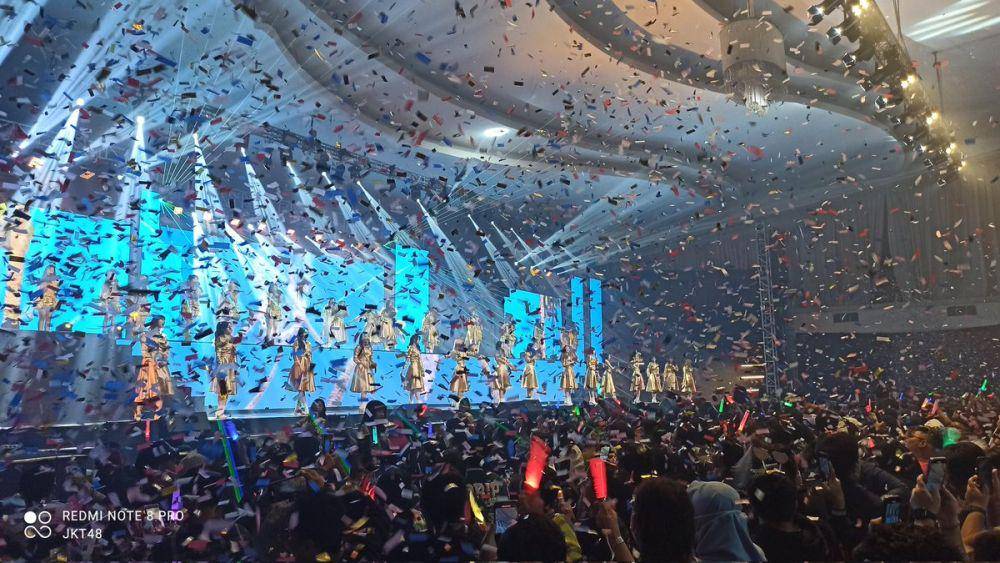 Penampilan JKT48 saat membawakan lagu Jejak Awan Pesawat (Twitter.com/JKT48)