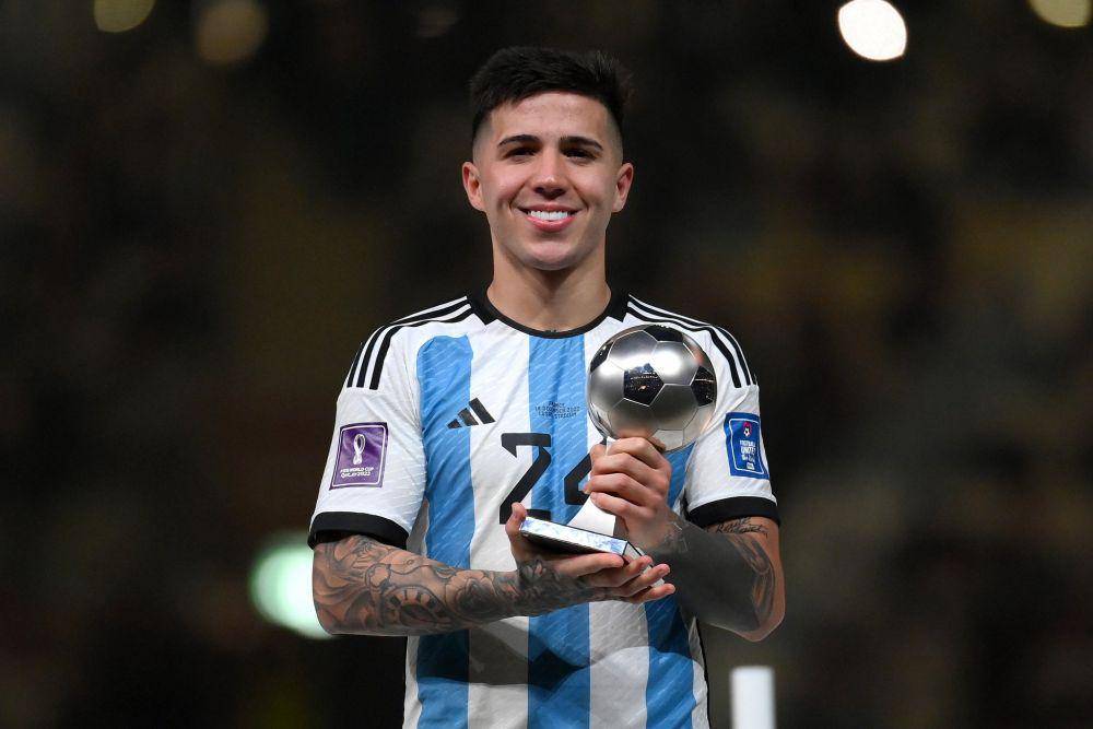 Enzo Fernandez dinobatkan menjadi pemain muda terbaik di Piala Dunia 2022. (twitter.com/Argentina)