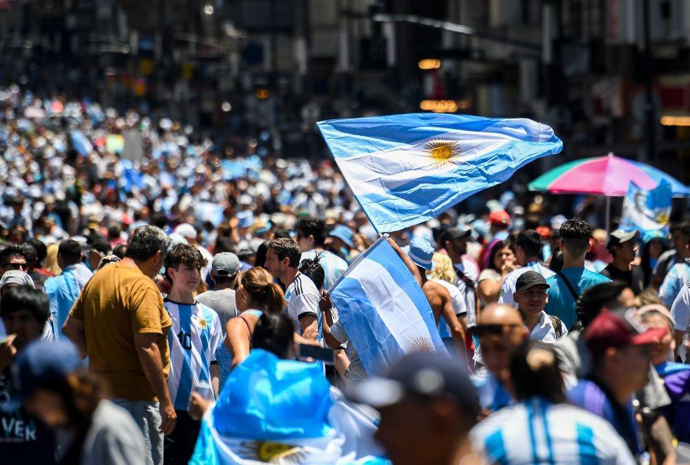 Viral! Video Tunawisma Selebrasi Bersama Warga di Argentina
