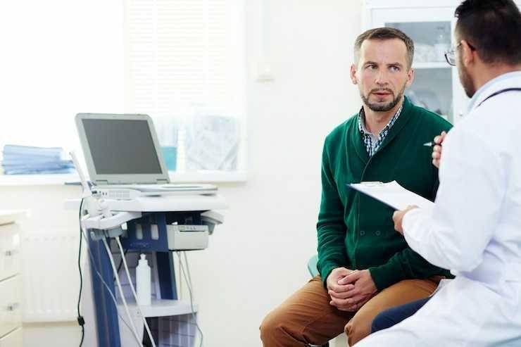 ilustrasi pergi ke dokter (freepik.com/pressfoto)