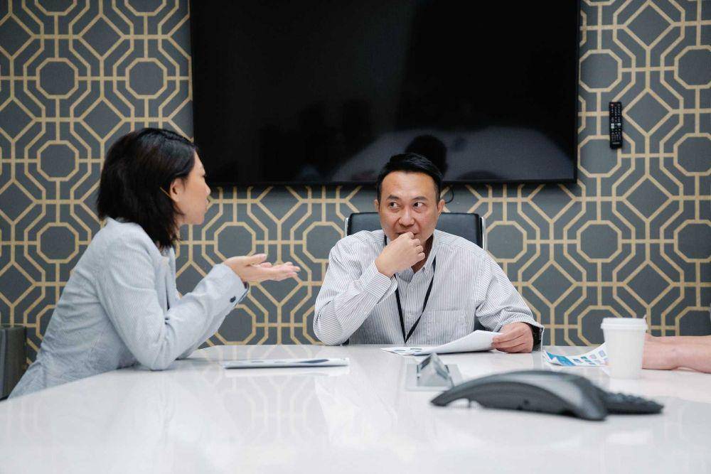 ilustrasi meeting dengan klien (pexels.com/Felicity Tai)