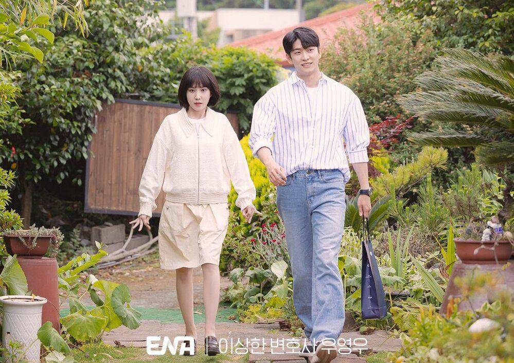 Park Eun Bin dan Kang Tae Oh di Extraordinary Attorney Woo (twitter.com/channel_ENA_)