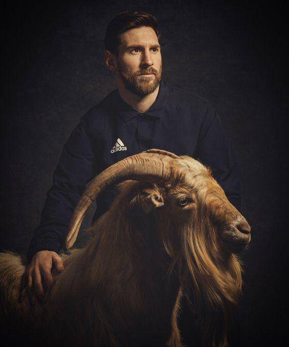 Lionel Messi pada cover majalah Paper (twitter.com/adidasfootball)