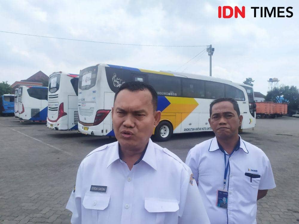 Perum DAMRI Cabang Lampung menyiagakan 114 armada bus dalam mengantisipasi lonjakan volume penumpang pada masa angkutan libur Hari Raya Natal 2022 dan Tahun Baru 2023 (Nataru). (IDN Times/Tama Yudha Wiguna).