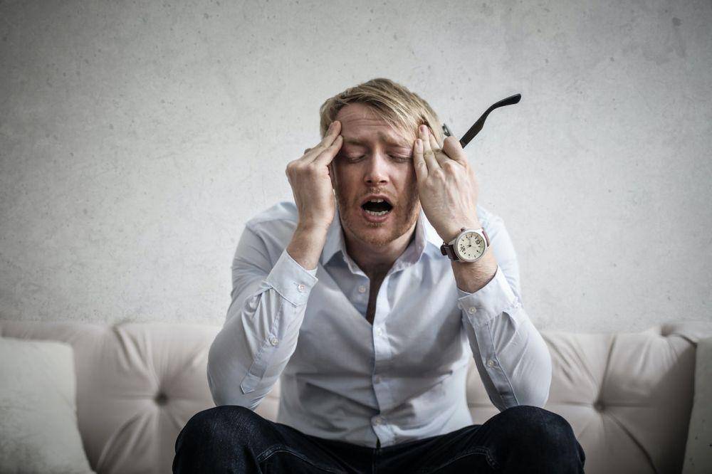 ilustrasi pekerja yang burnout (pexels.com/Andrea Piacquadio)