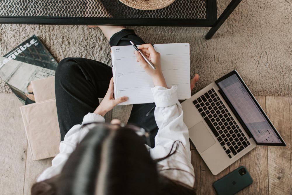Suka Menulis? Ini 5 Perbedaan Copywriter dan Content Writer