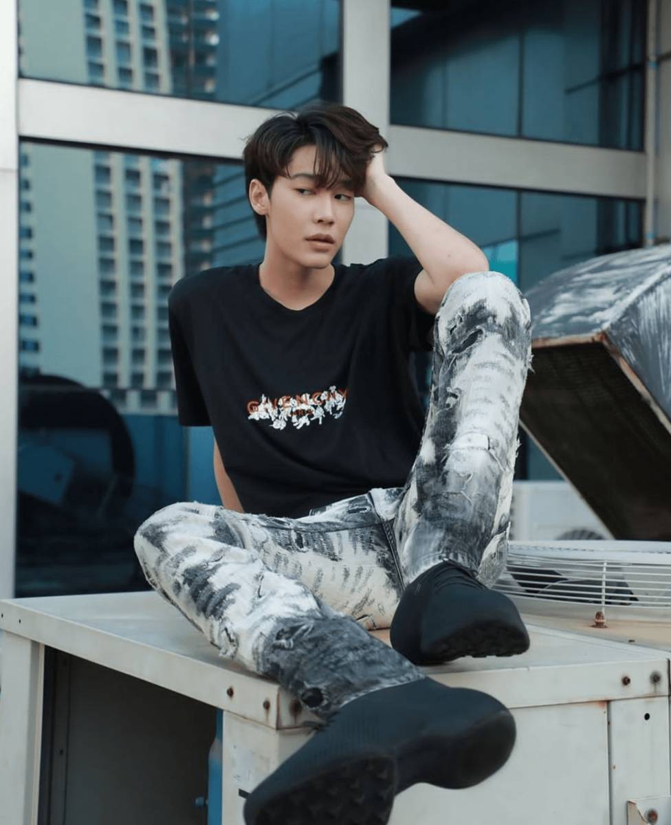 Dew Jirawat Sutivanisak (instagram.com/dew_jsu)