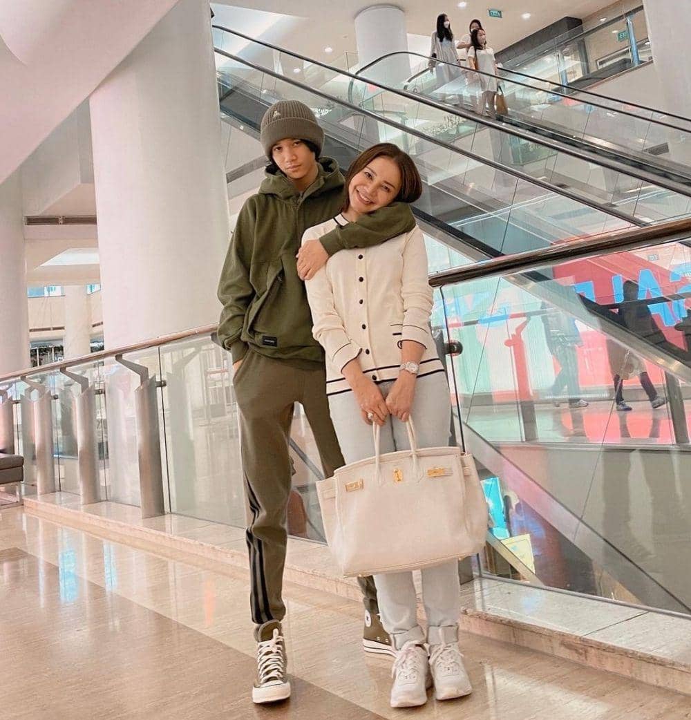 Rossa bersama anak tercinta( instagram.com/itsrossa910)