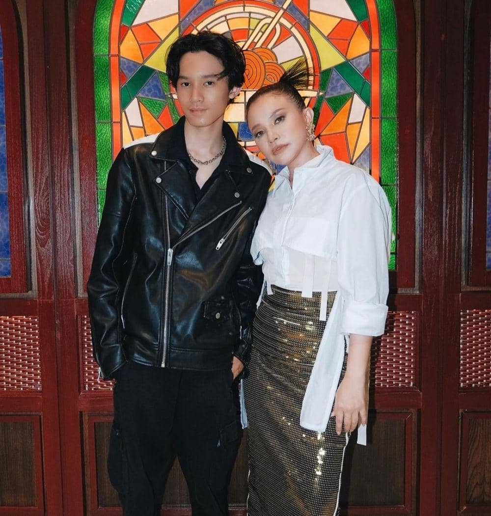 Rossa bersama anak tercinta( instagram.com/itsrossa910)