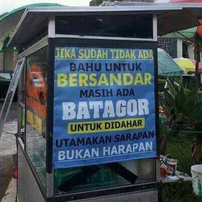 tulisan spanduk galau (twitter.com/rakha_boumi)