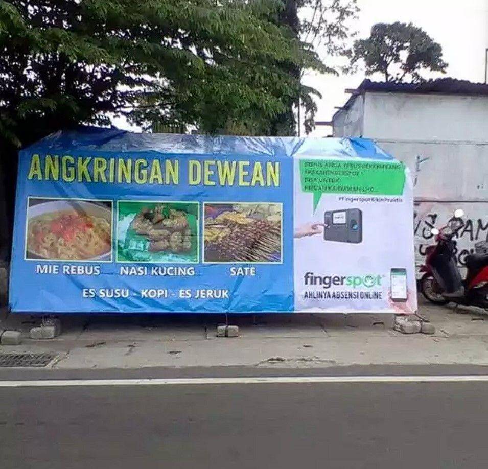tulisan spanduk galau (twitter.com/txtdrkuliner)