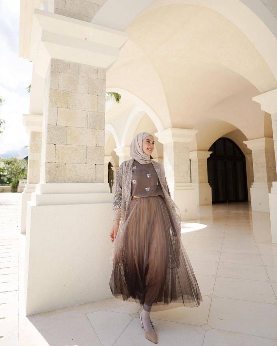 Baju kondangan trendi. (instagram.com/tiqasya)