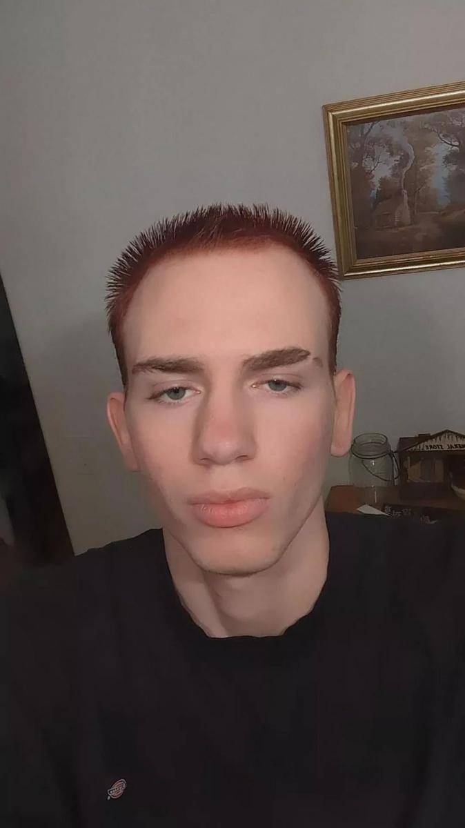 potret orang menyesal pergi ke salon (reddit.com/user/Greedy-Challenge-808)