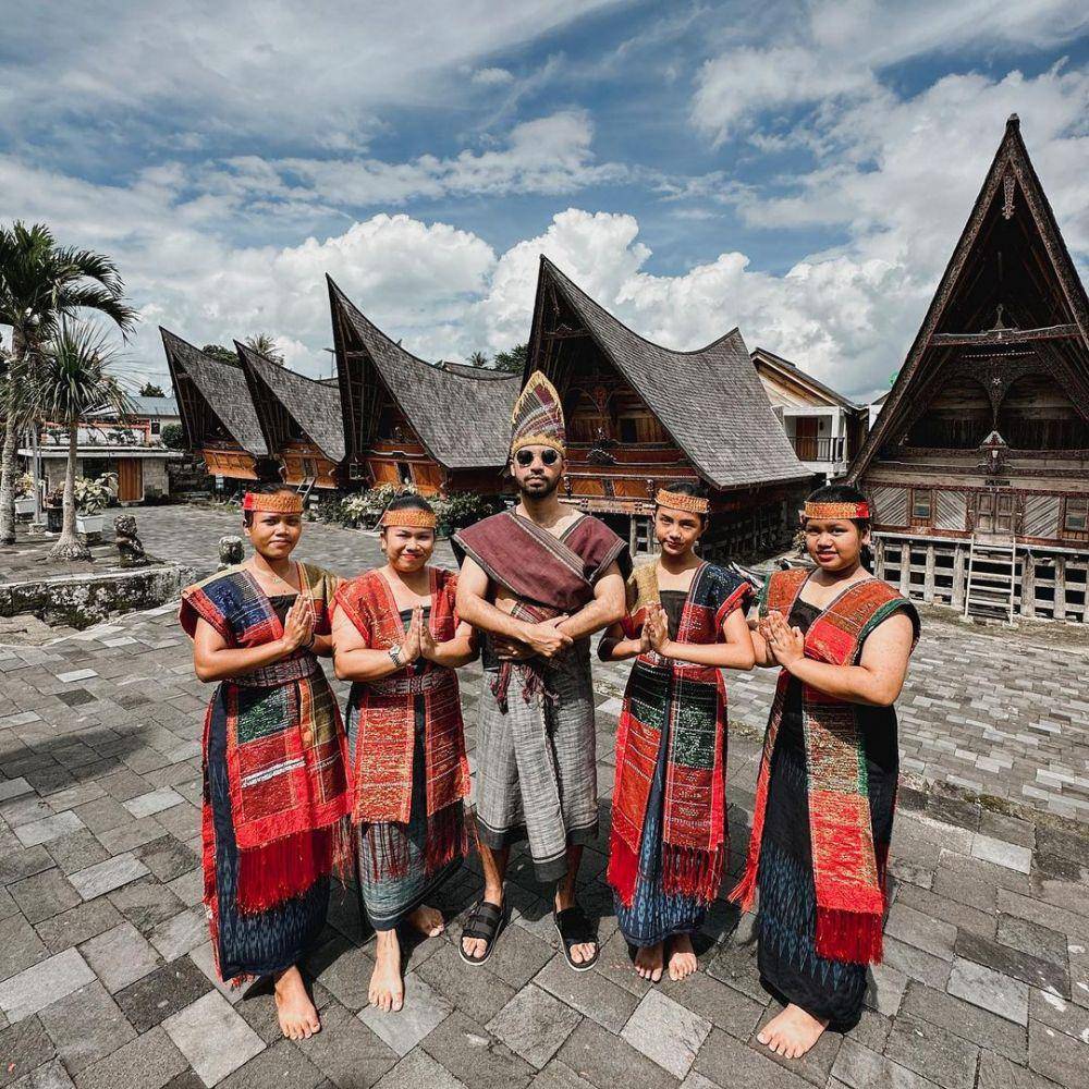 potret Hassan Alaydrus di Pulau Samosir (instagram.com/hassanalaydrus)