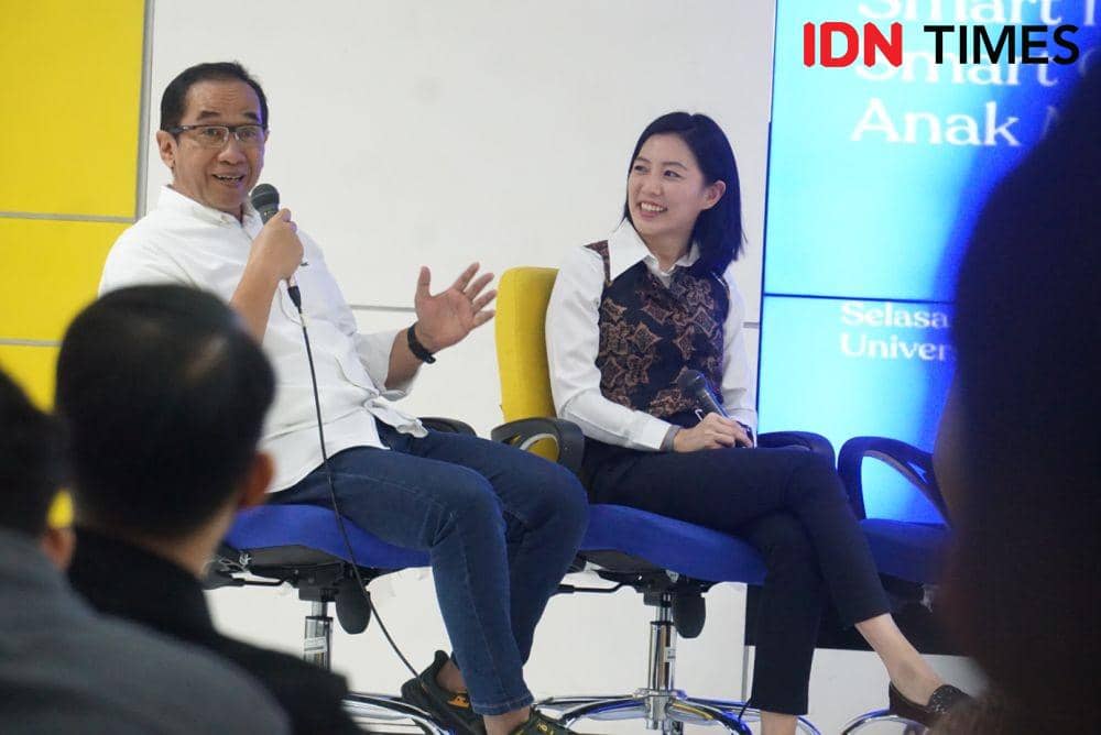 Seminar Smart Investment for Smart Generation: Tren Finansial Anak Muda menjelang 2023, dan peresmian kolaborasi kerja sama UGM dan Pluang, di Auditorium Mandiri Fisipol UGM, Selasa (20/12/2022). (IDN Times/Herlambang Jati Kusumo).
