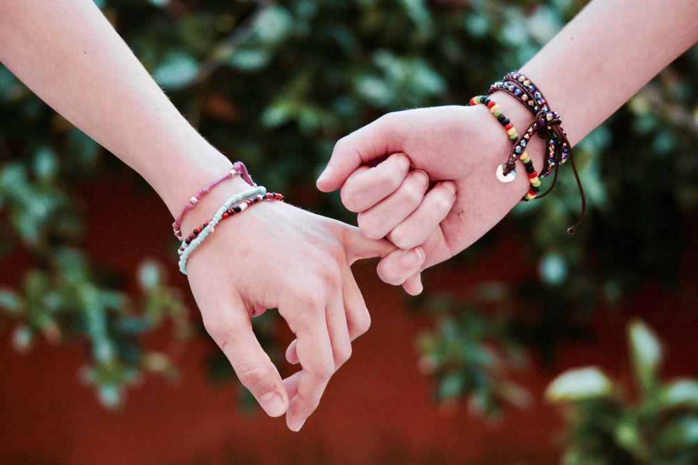 10 Tips Menjaga Persahabatan Jarak Jauh Agar Bertahan Lama