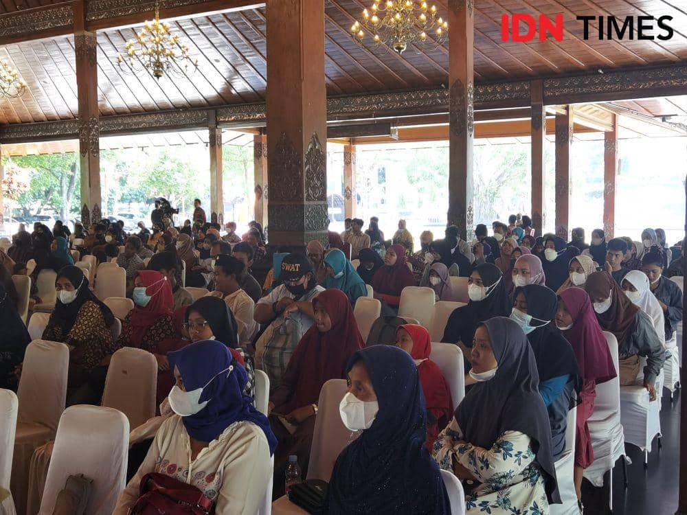 Pemberian penghargaan oleh Baznas Solo dalam peringatan Hari Ibu. (IDN Times/Larasati Rey)