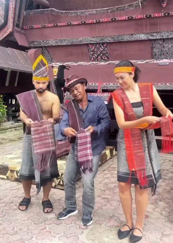 potret Hassan Alaydrus di Pulau Samosir (instagram.com/hassanalaydrus)